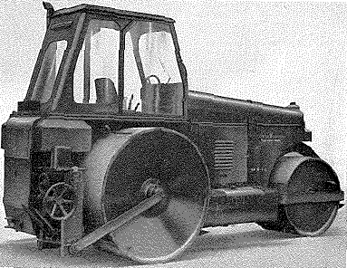 Aveling-Barford 10/12 ton roller,  Model GDR from right rear