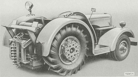 Tractor, Wheeled, Industrial, Aircraft, medium, 100,000 lb, 4x2, Type VIG/1C from rear